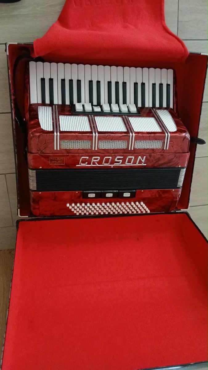 Strumenti musicali: Akkordeon Croson rot mit Koffer – Usato da Niederurnen venduto da Danilu11