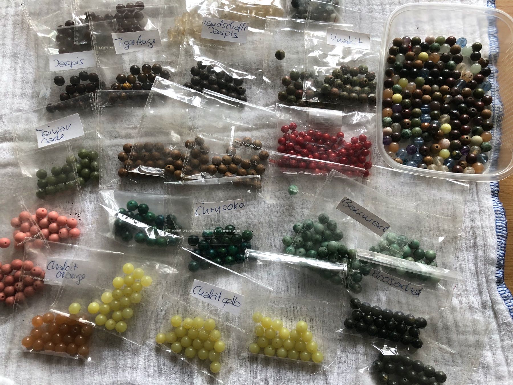 Pietre preziose: Restposten - div. Halbedelstein-Perlen 6mm - DIY Schmuck – Nuovo (secondo la descrizione) da Ittenthal venduto da Hwaggis
