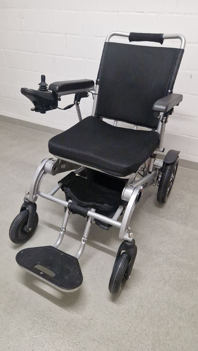 Chaises roulantes: Elektrorollstuhl FER-600 – Défectueux à Dübendorf par 402765513