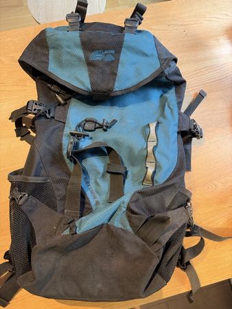 Rucksack blau/schwarz Wanderrucksack guter Zustand, 40l