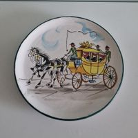 Dekorativer antiker Wandteller mit Kutschenmotiv aus Italien