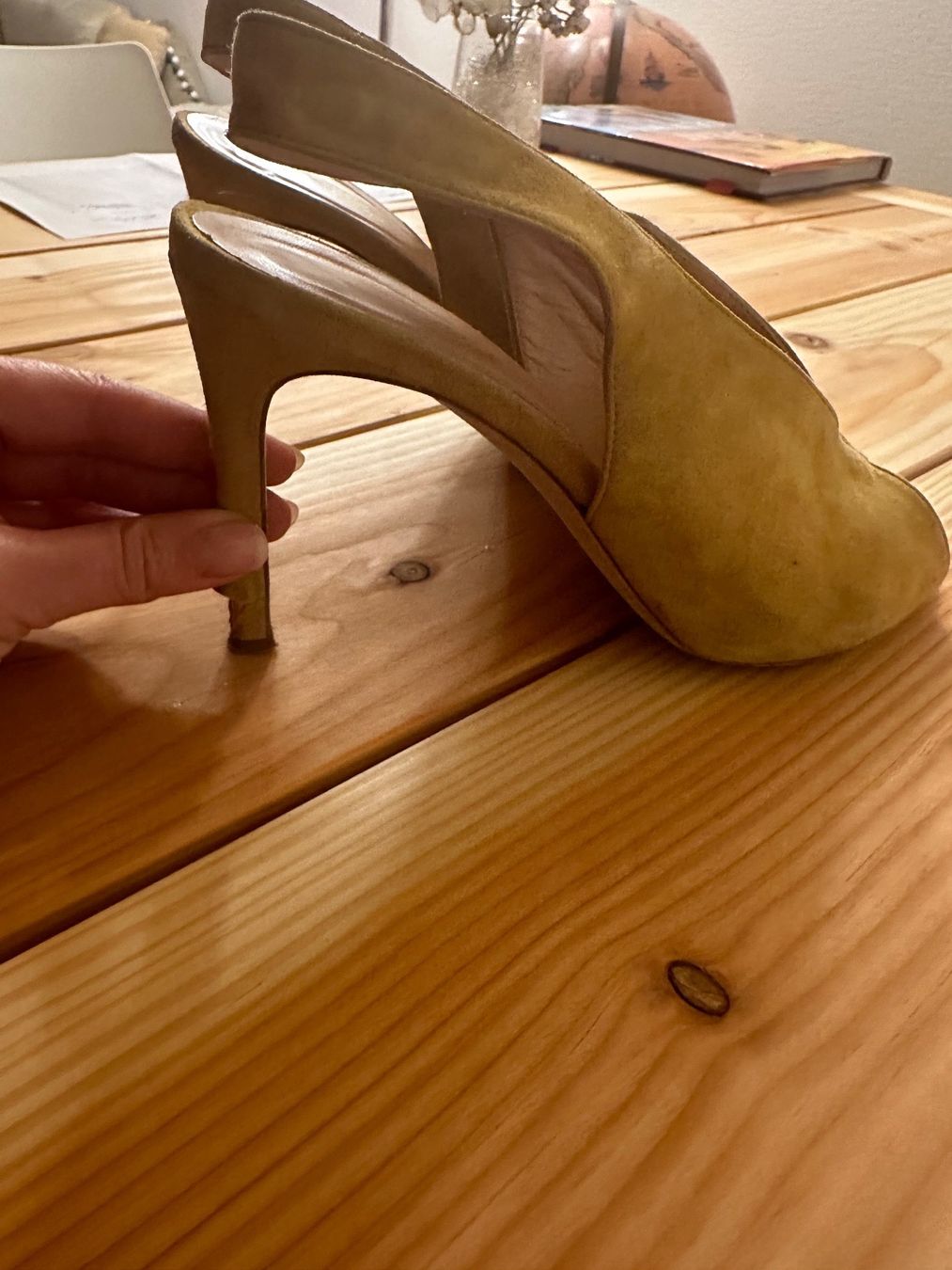 Scarpe da donna: Ockerfarbene Pumps, Italienischer Wildleder – Usato da Cham venduto da ninochka02