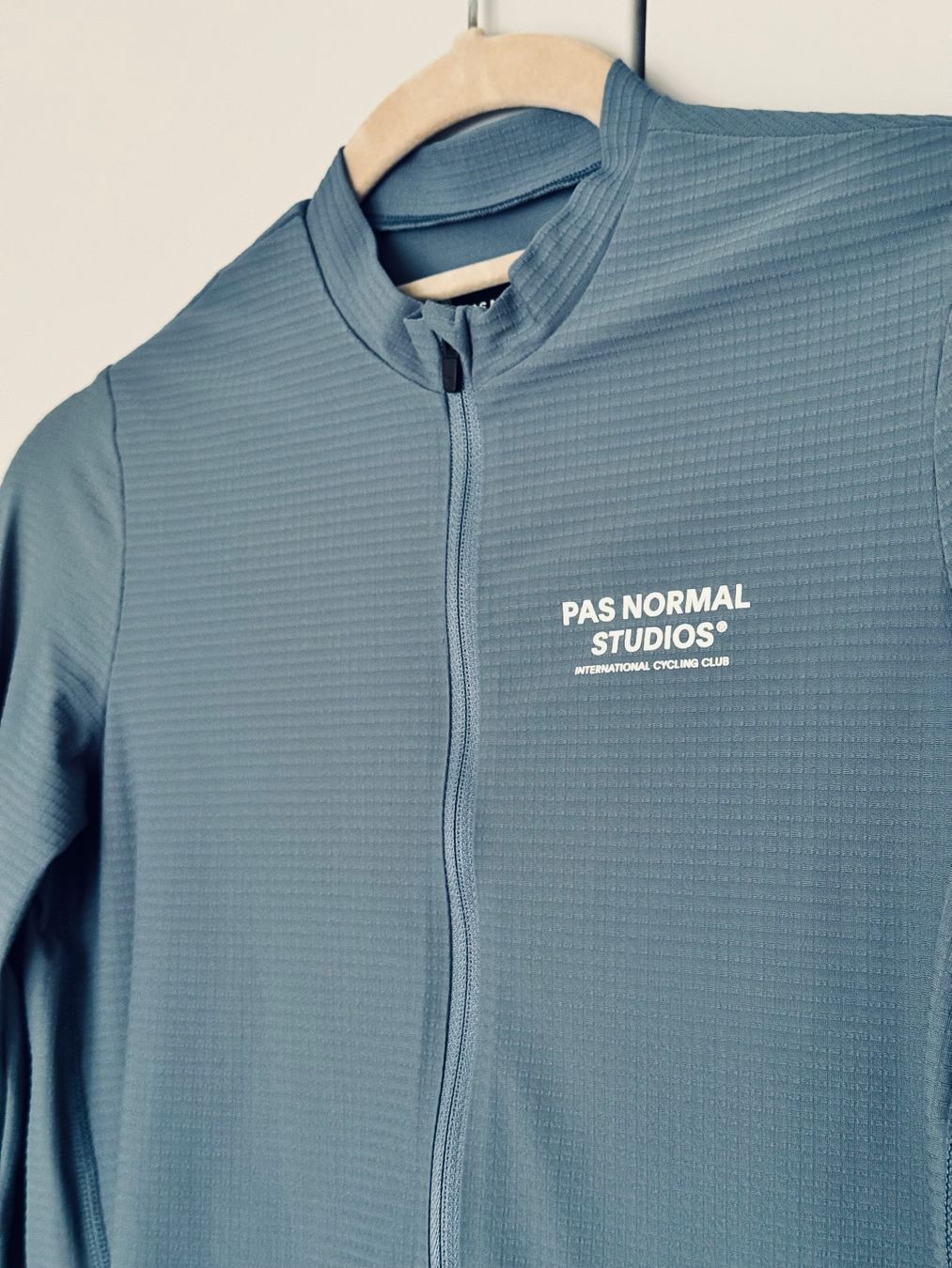 Pas Normal Studios Canottiere & Pantaloni: PNS PAS NORMAL STUDIOS Mechanism Pro Long Sleeve Jersey Gr M – Nuovo (secondo la descrizione) da Ennetbaden venduto da DanielCPH 1