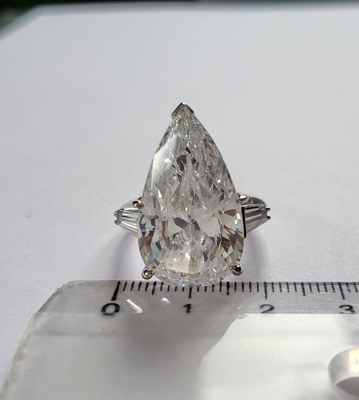 Anelli: Massiv 585 Weiss Gold Ring Mit Steine – Usato da Wald ZH venduto da Aniade 3
