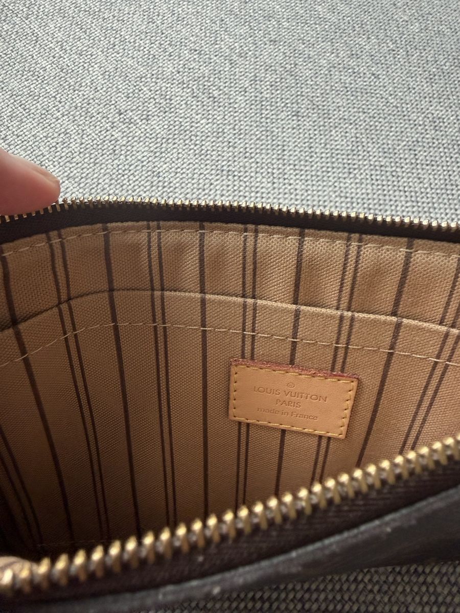 Louis Vuitton Custodie per cosmetici: Louis Vuitton Monogramm Pochette von Neverfull – Nuovo (secondo la descrizione) da Aesch BL venduto da Srb_95 2