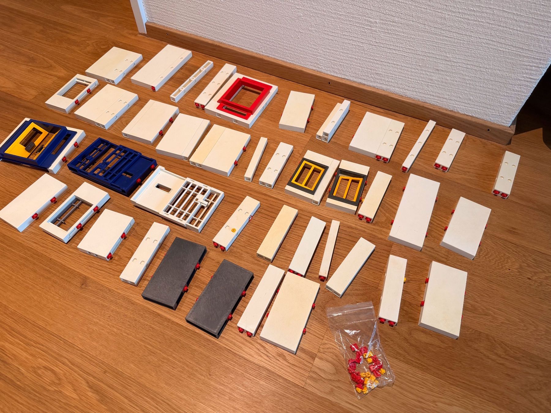 Playmobil Giocattoli: Playmobil Wände zu Häuser Set – Usato da Reinach BL venduto da Graphix