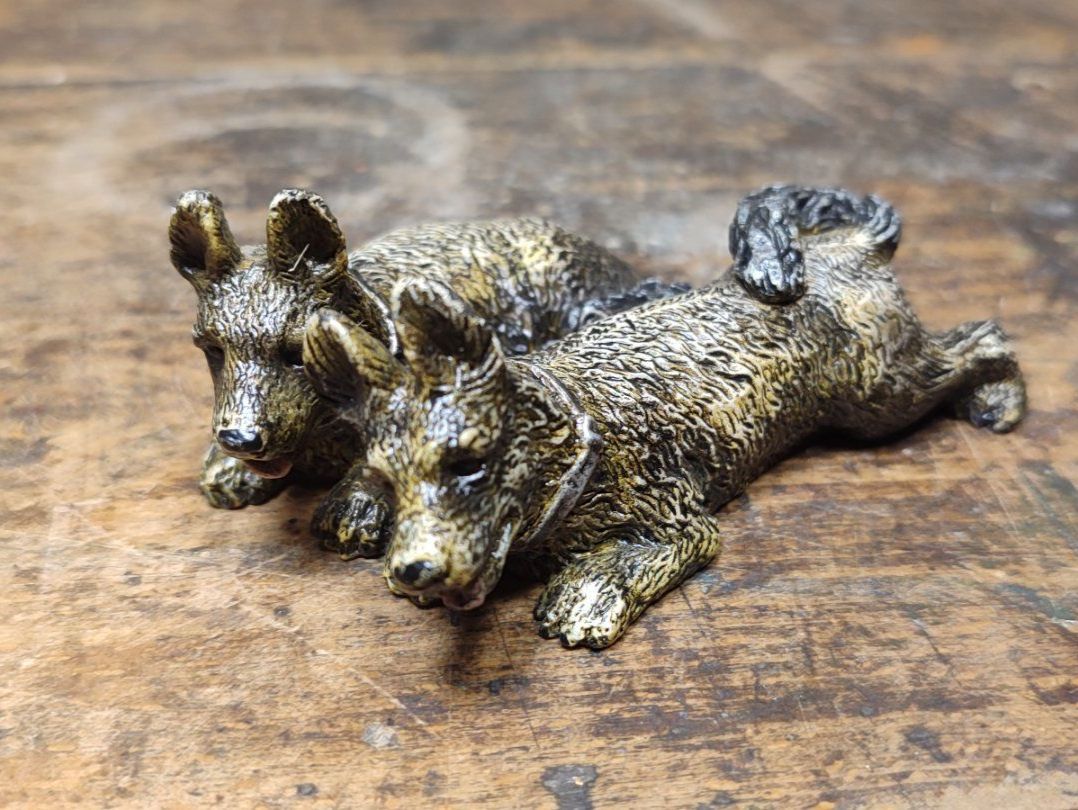 Statuette: Wunderschönes Duo mit zwei Hunden – Usato da Gelterkinden venduto da MYSTOREFORYOU4460