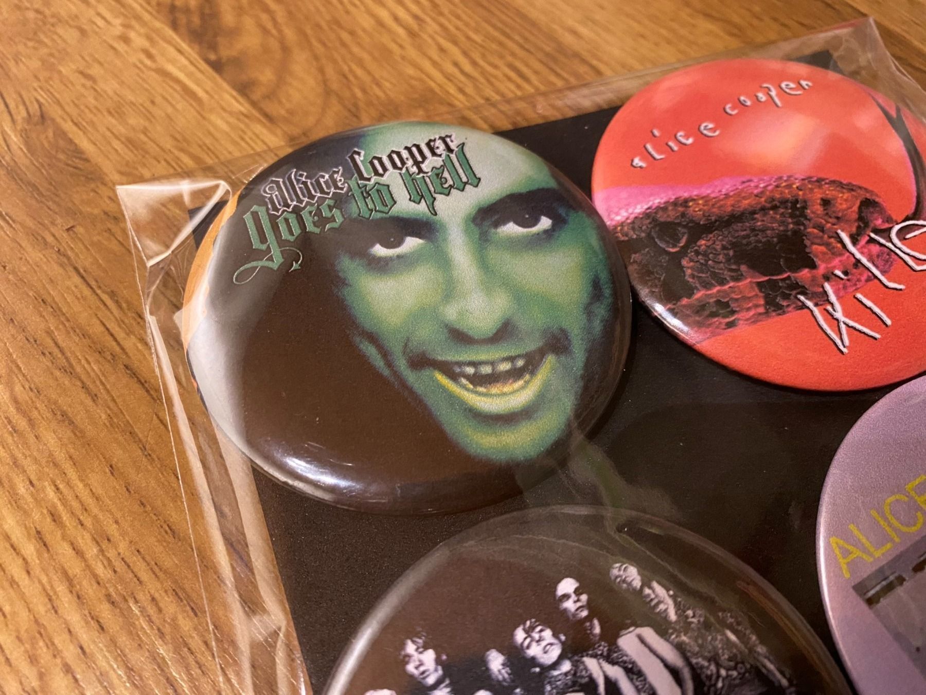 Placchette & Badge: Alice Cooper Ansteck Badges! – Nuovo (secondo la descrizione) da Basel venduto da VinylLover68 6