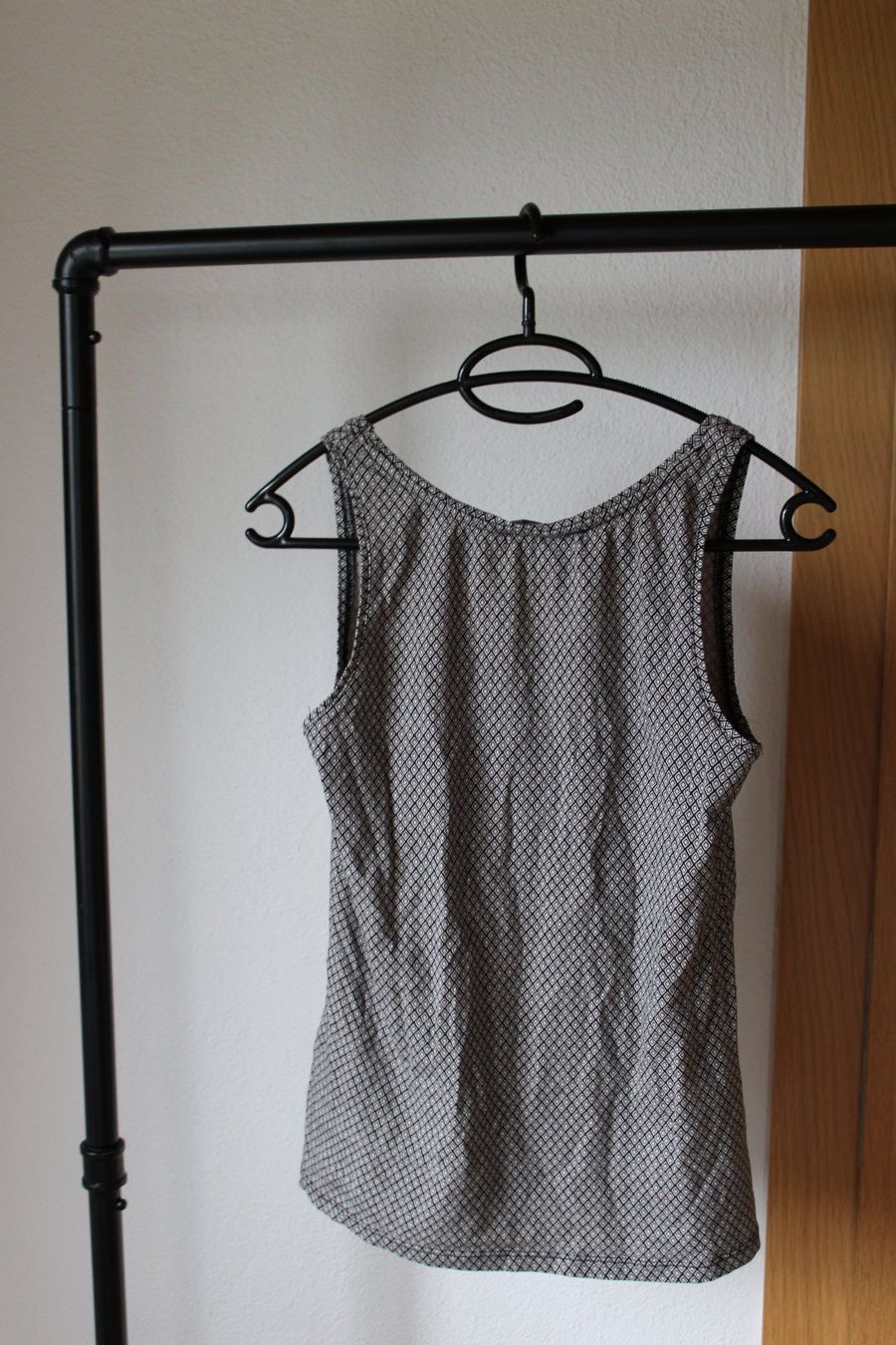 H&M Tops: H&M Tanktop gemustert – D'occasion à Hombrechtikon par lehnerrr 3