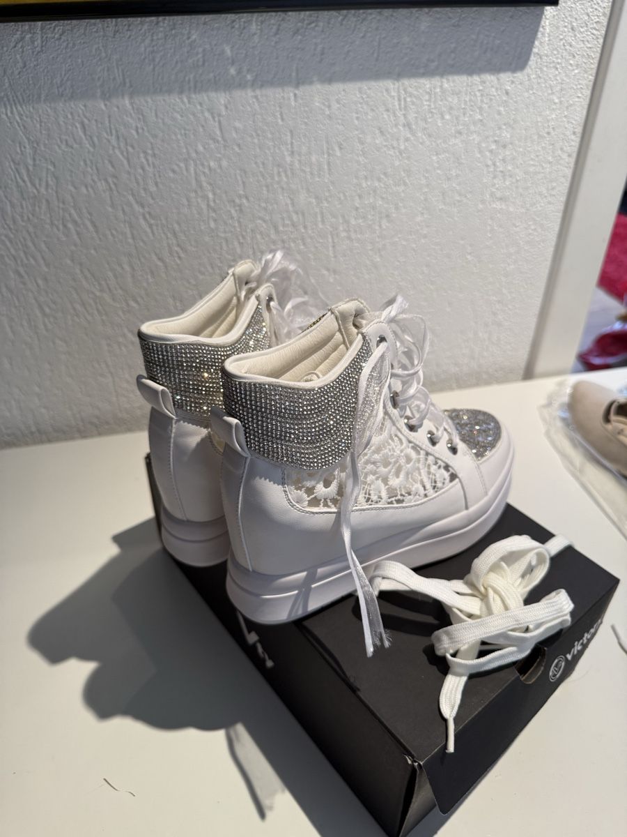 Scarpe da donna: Brautschuhe Gr.37 Neu mit Strass & Spitze – Nuovo (secondo la descrizione) da Hemmental venduto da val_k2zb 4