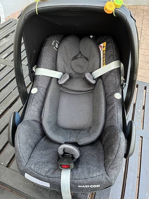 Maxi-Cosi Seggiolini per auto: Maxicosi inkl. Babyeinsatz – Usato da Adlikon venduto da kathrinemma 3