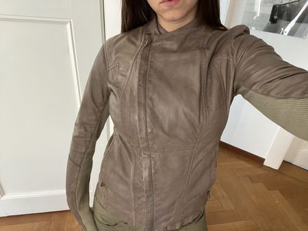 authentique veste en cuir couleur taupe 