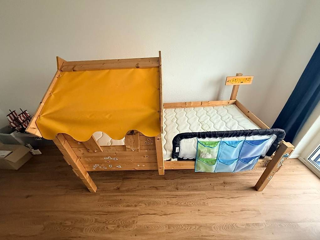 Letti: Kinderbett mit Baumhausverdeck – Usato da Biberist venduto da Sassol