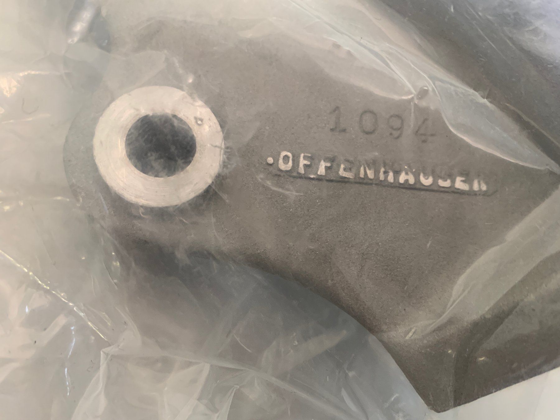 Ford Tutti pezzi di ricambio auto: Ford Flathead V8 Offenhauser Generator Halter | Rechte Seite – Usato da Ottikon venduto da Hogdog 7