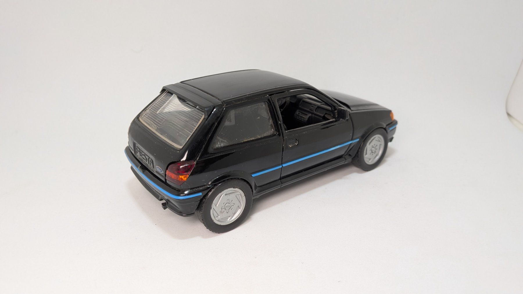 Ford Modellini d'auto: 1:24 Ford Fiesta Schabak – Usato da Cugnasco venduto da AndyAlfa 2
