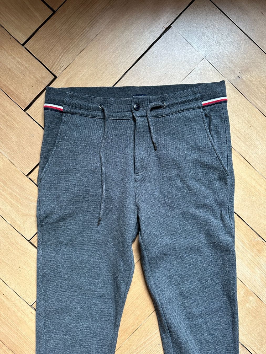Tommy Hilfiger Pantaloni: TOMMY HILFIGER - Hose dunkelgrau M – Usato da Zürich venduto da Diazaio 1