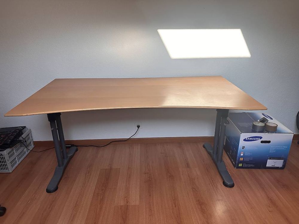 Scrivanie: Bürotisch manuell höhenverstellbar – Usato da Zizers venduto da mjbre21