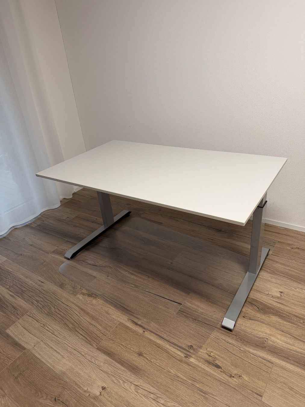 Sedus Scrivanie: Schreibtisch 140 x 80 – Usato da Frauenfeld venduto da nic_sc9b