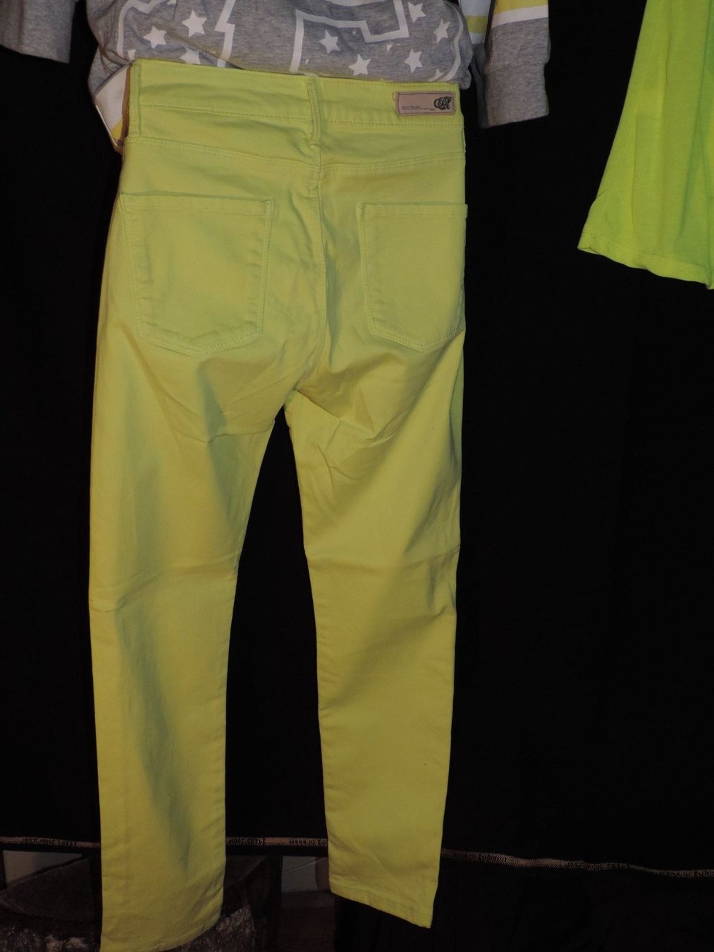 Kleiderpakete: 2 ensembles outwear jaune fluo – Gebraucht aus Genève von Axelle333 7