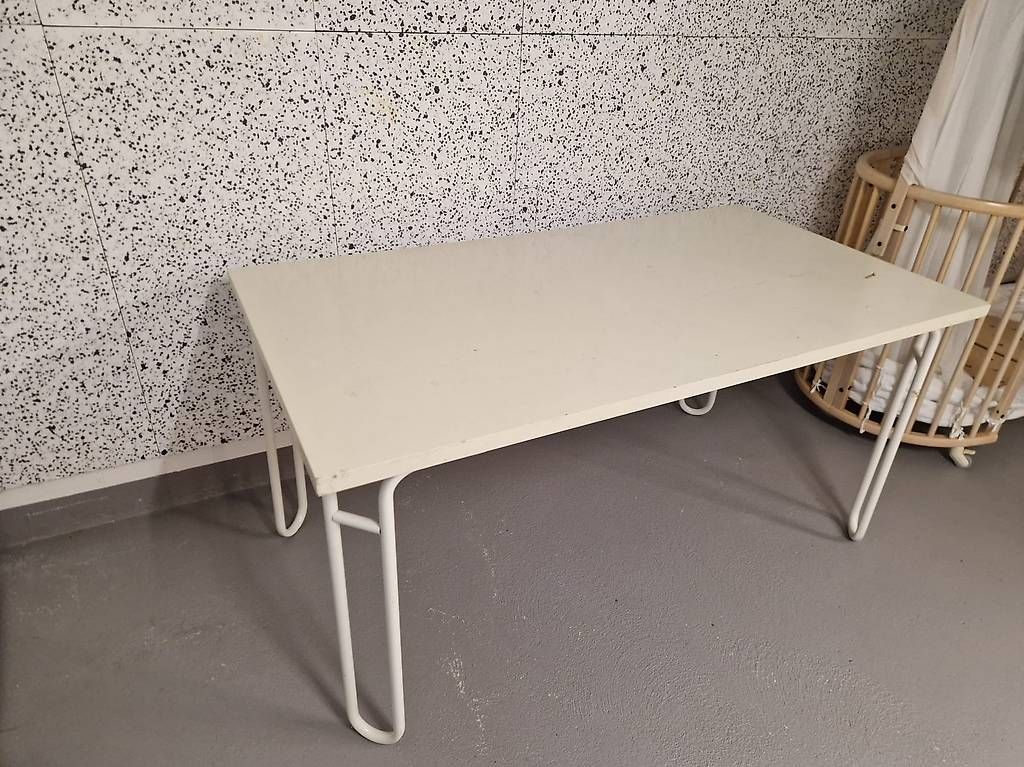 Tische: Tisch – Gebraucht aus Urtenen-Schönbühl von Lasilja
