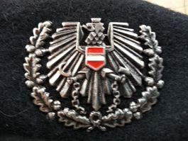 Béret aus Österreich mit Adler Plakette