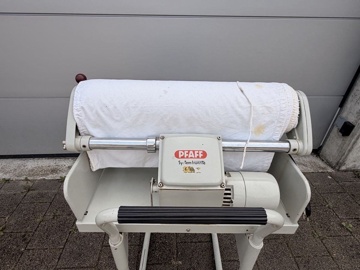 Tutte le macchine: Pfaff Bügelmaschine – Difettoso da Berneck venduto da Lifederer 1