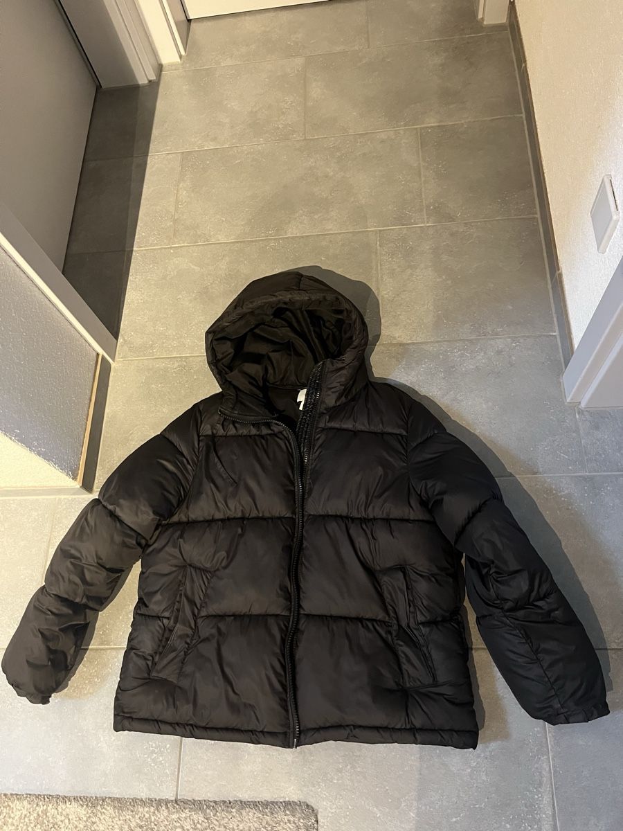H&M Giacche: Schwarze Winterjacke von H&M – Nuovo (secondo la descrizione) da Bellikon venduto da Ruth_62