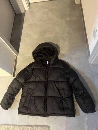 Schwarze Winterjacke von H&M