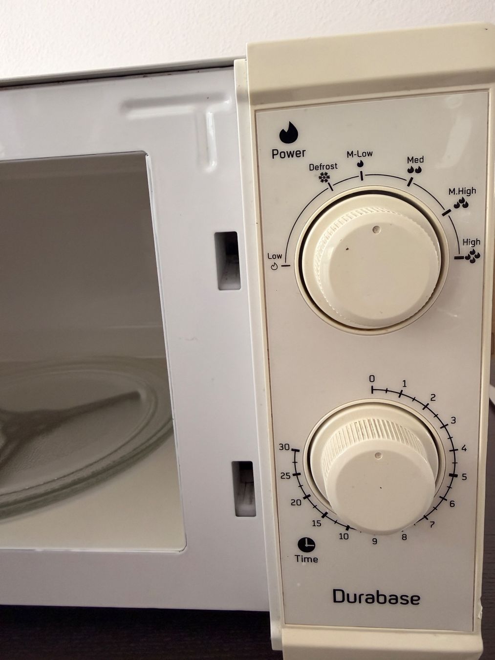 Durabase Appareils de cuisine: Durabase Mikrowelle 1200w – D'occasion à Zürich par bias__b 3