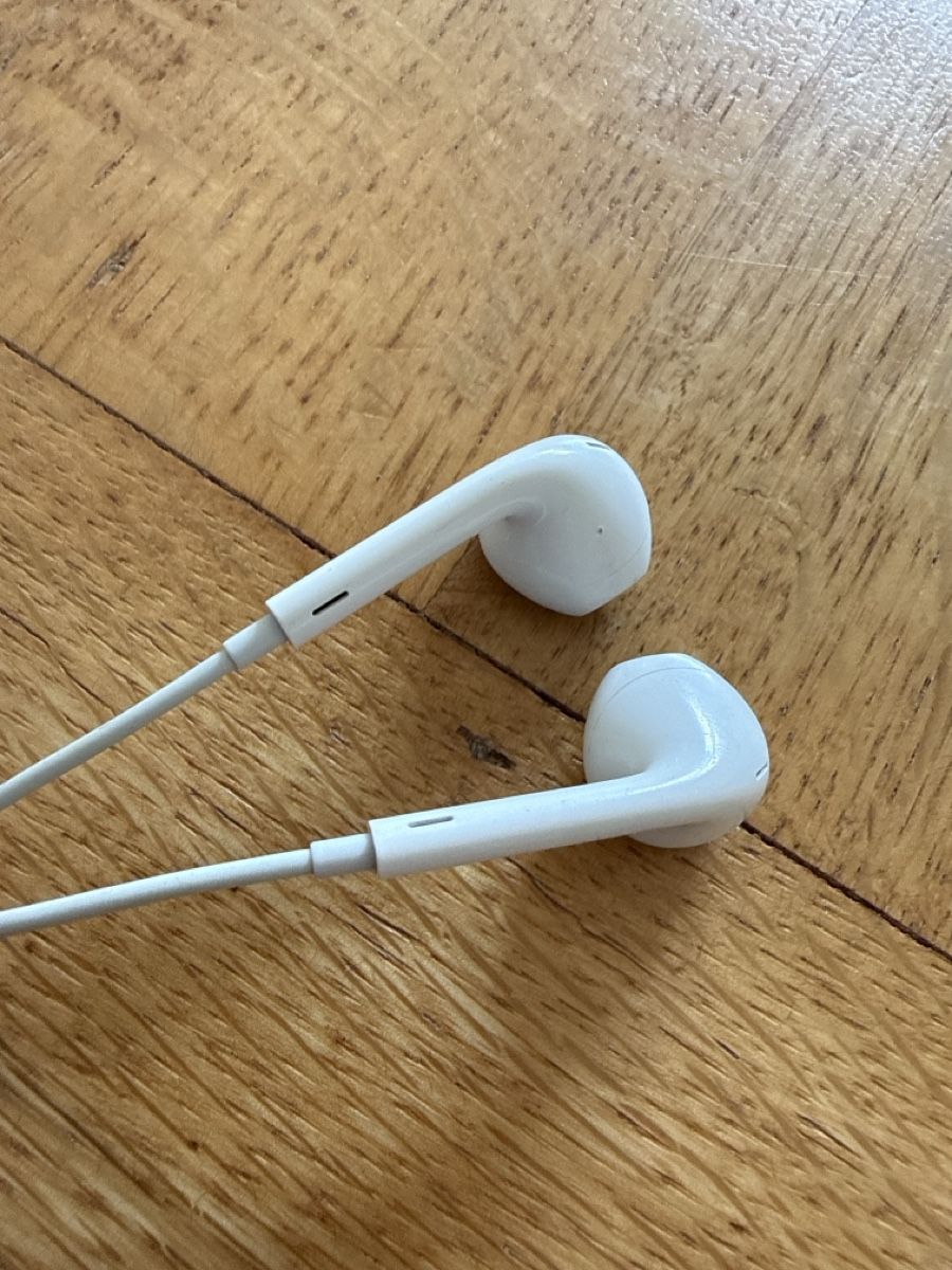 Apple Casques audio: Apple In-Ear Kopfhörer mit Lightning Anschluss weiss – D'occasion à Basel par jetzt-wird-gemistet 2