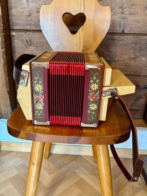 Musikinstrumente: Schwyzerörgeli Christen B 3-chörig – Gebraucht aus Frutigen von MoMeJa 4