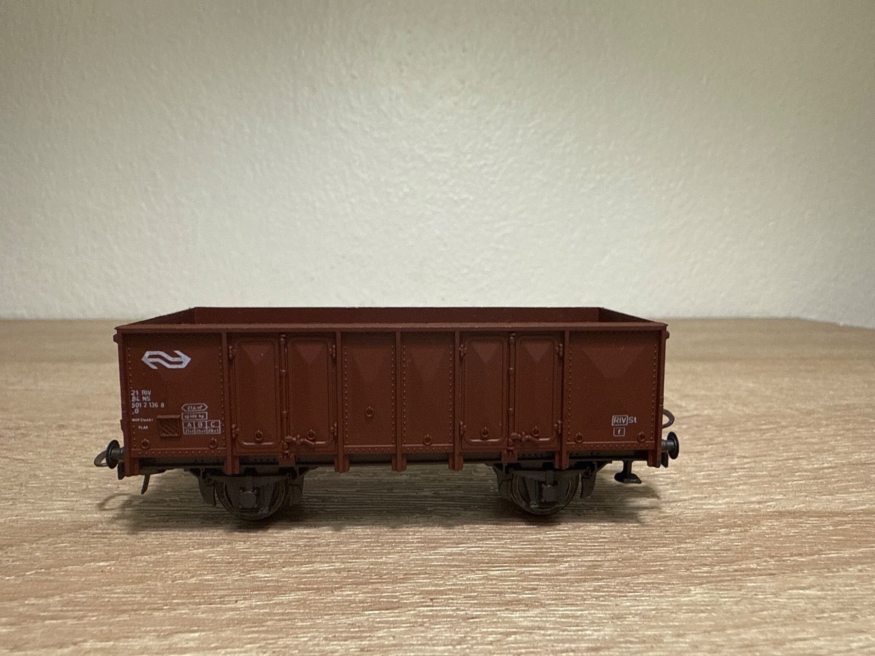 Roco Modellini di ferrovie: Roco Güterwagen SNCF H0 (85) – Usato da St-Aubin-Sauges venduto da tantome