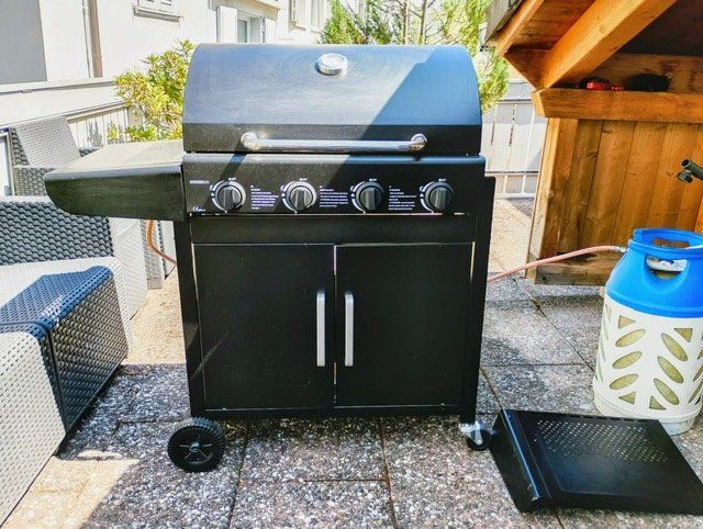 Griglie: GASGRILL MIT PIZZAOFEN – Nuovo (secondo la descrizione) da Stans venduto da Ringgli