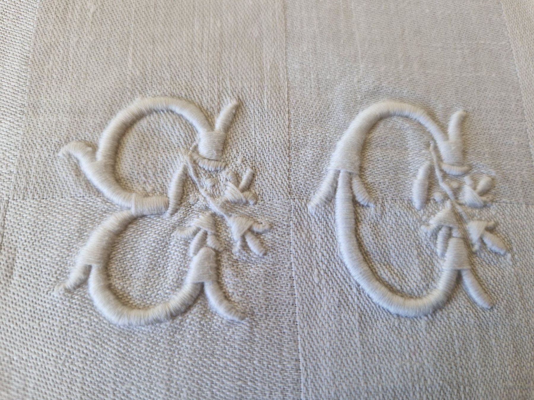 Sonstige Tischwäsche: kleine Tischdecke/ Läufer/ Monogramm – Gebraucht aus Bern von Antikbatik 1