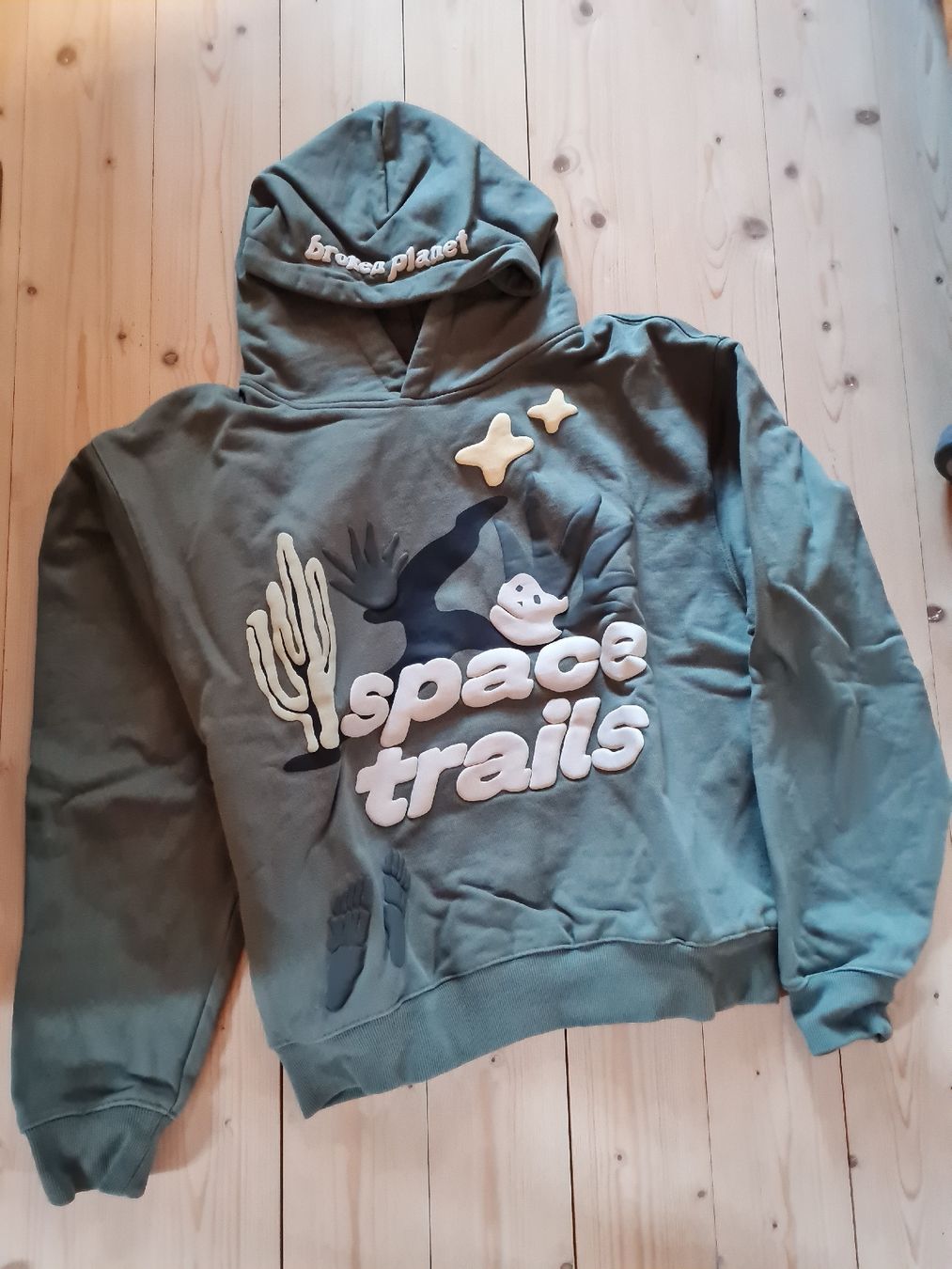 Kleiderpakete: Trainer Broken Planet – Neu (gemäss Beschreibung) aus Castrisch von CorinaS03 1