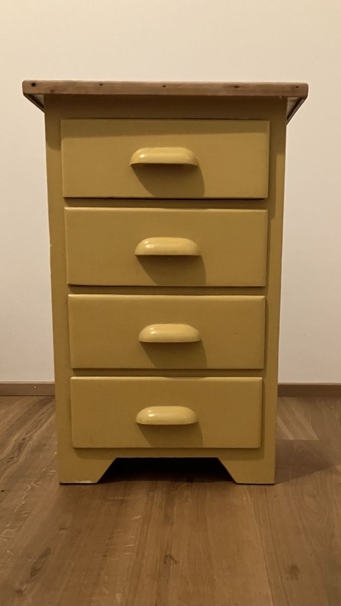 Kommoden: Moderne gelbe Schubladenkommode mit Gebrauchsspuren – Gebraucht aus Zürich von prosarosa68