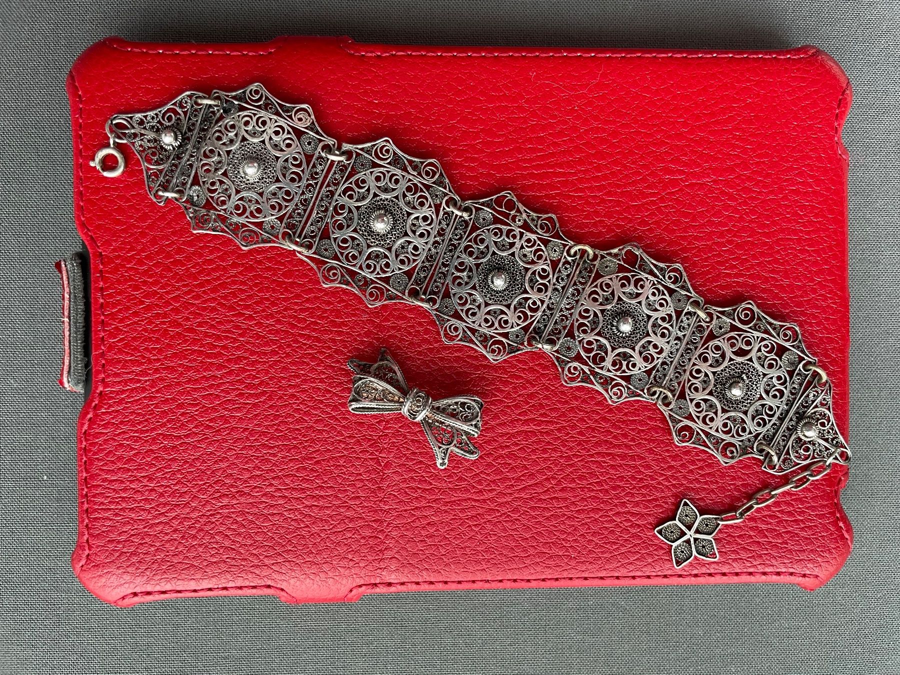 Bracciali & Braccialetti: Silber Armband und Brosche, Filigran, antik? – Usato da Winterthur venduto da Myrtillus 1
