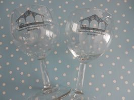 2 Weingläser historische Bahnhofshalle Bauma Eisenbahn Glas