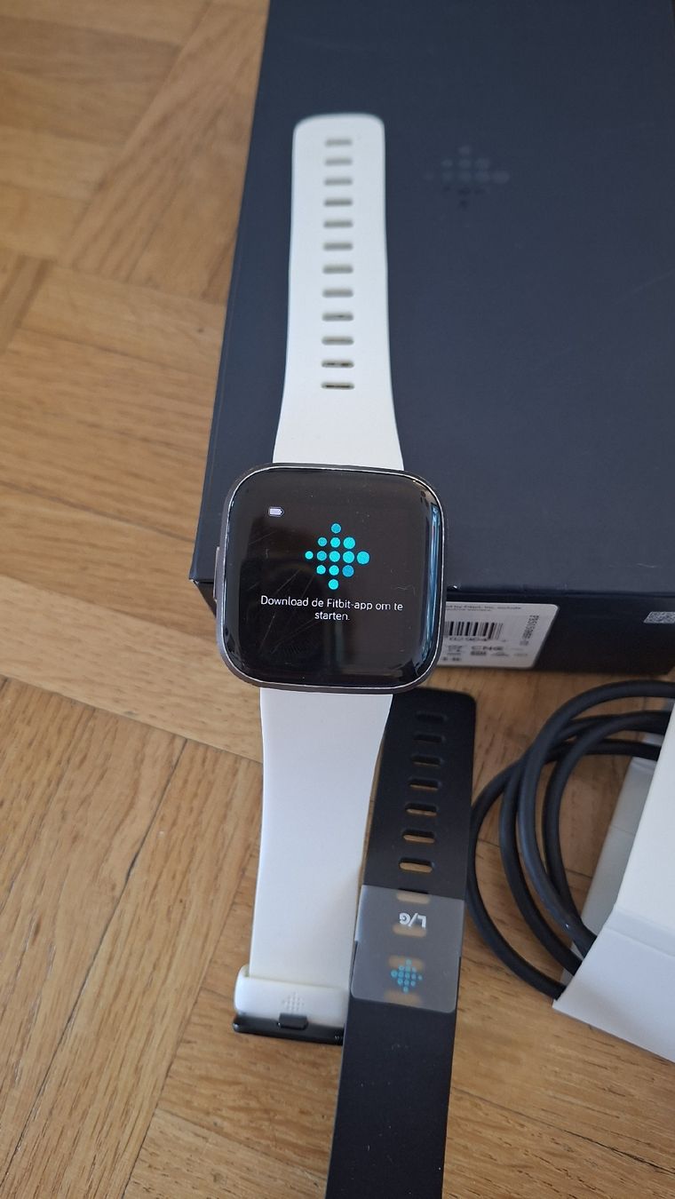 Fitbit Uhren: Montre connectée Fitbit Versa – Gebraucht aus Le Lignon von Indians88 2