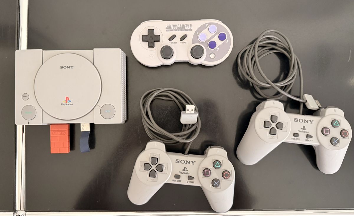 Sony Konsolen: Sony Playstation Classic Mini + 8bitdo Controller +64 GB  – Gebraucht aus Brittnau von ToastbrotT