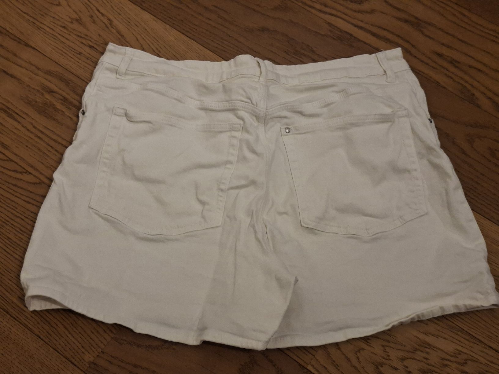 H&M Pantaloni: Weisse Jeansshorts von H&M – Nuovo (secondo la descrizione) da Oberengstringen venduto da Kimchimon 1