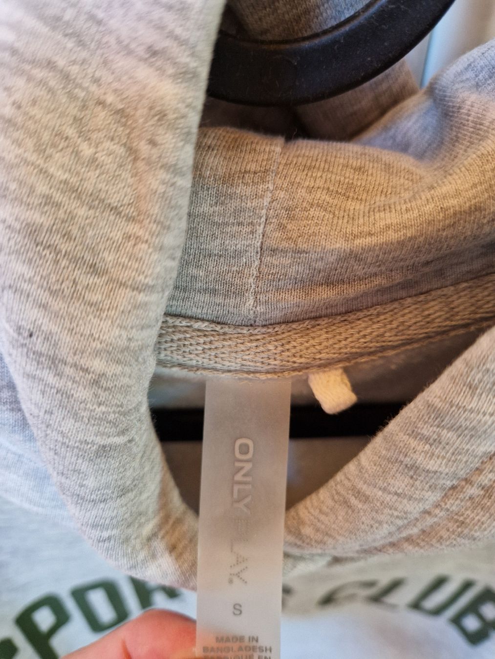 Only Maglioni & Felpe: Cooler Hoodie, Pullover – Usato da Saanenmöser venduto da 60ies 2