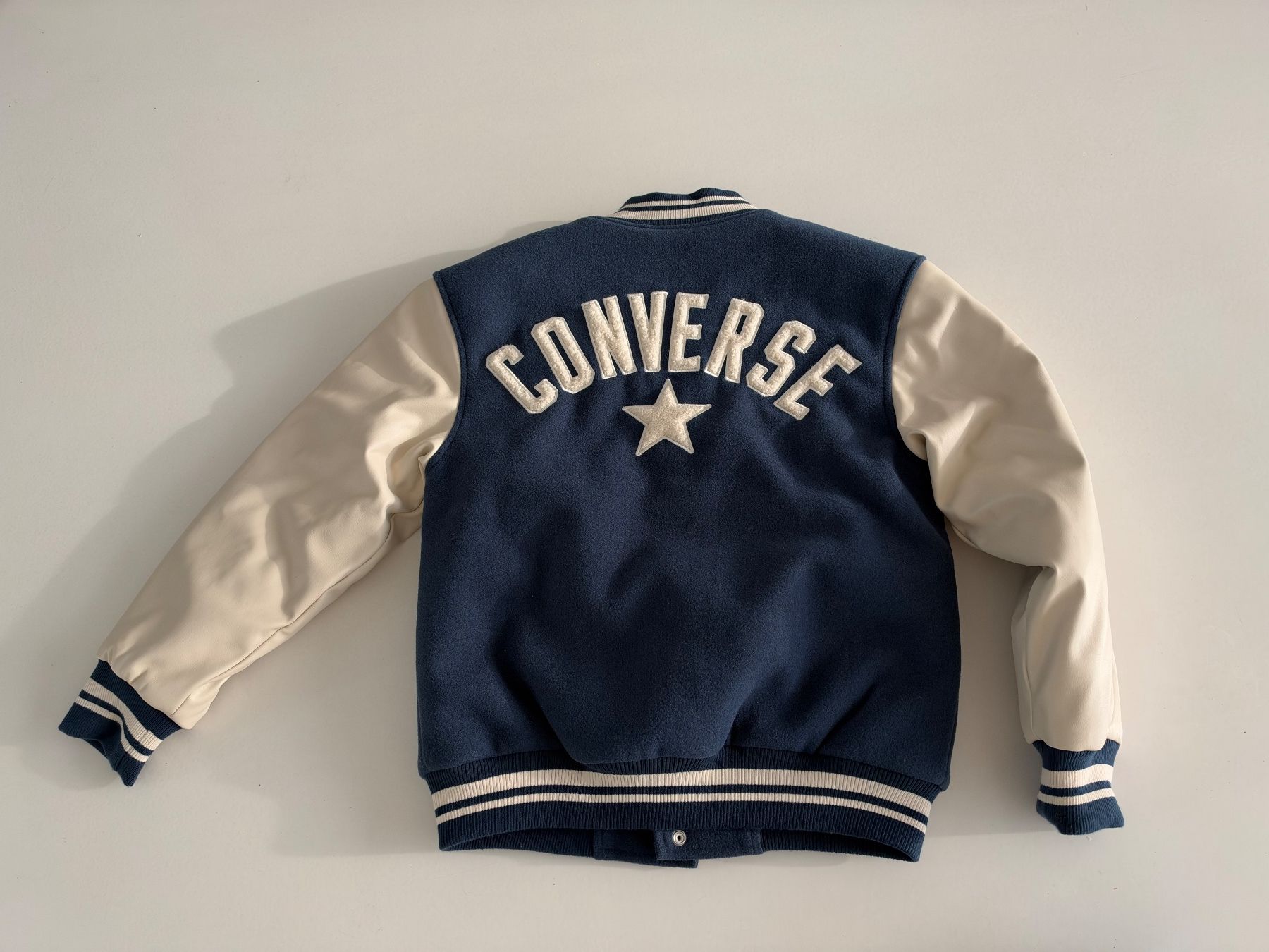 Converse Giacche & Cappotti: Converse Jacke 132-147 – Nuovo e nell'imballaggio originale da Küsnacht ZH venduto da Studjus