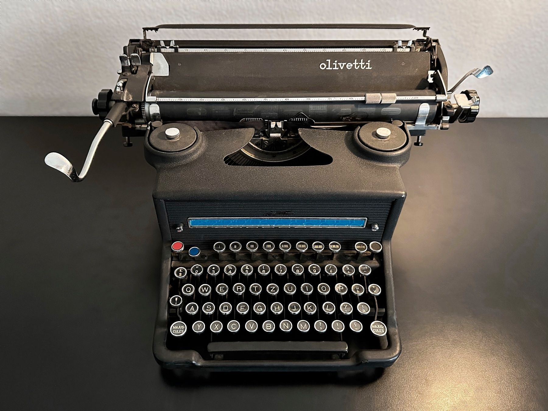 Olivetti Schreibmaschinen: Olivetti M40/3 Schreibmaschine – Gebraucht aus Zürich von Einzelheiten 1