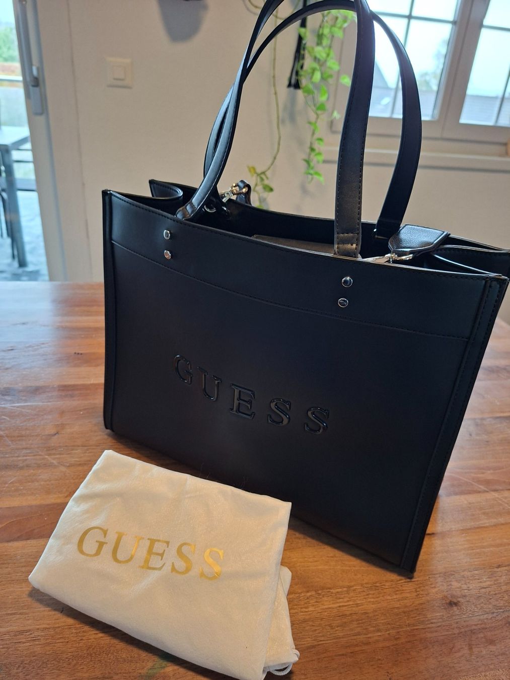 Guess Sacs: Guess Handtasche – D'occasion à Felben-Wellhausen par Cayen 1