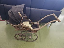 Antiker Puppenwagen 