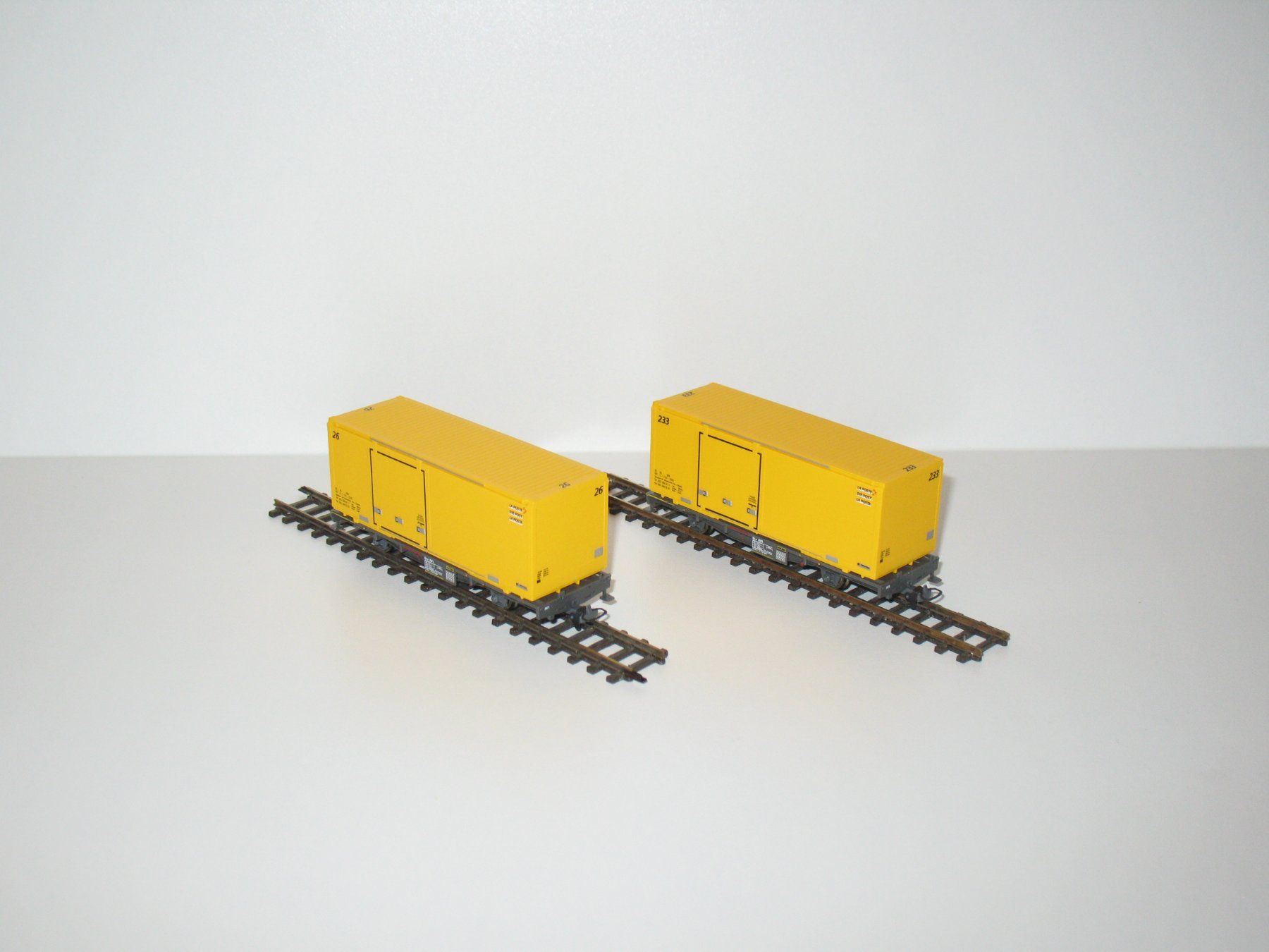 Bemo Modellini di ferrovie: 2 RhB Post-Containerwagen in H0m von BEMO 2269 101 / 102 – Nuovo (secondo la descrizione) da Ettiswil venduto da Caapraibex 4