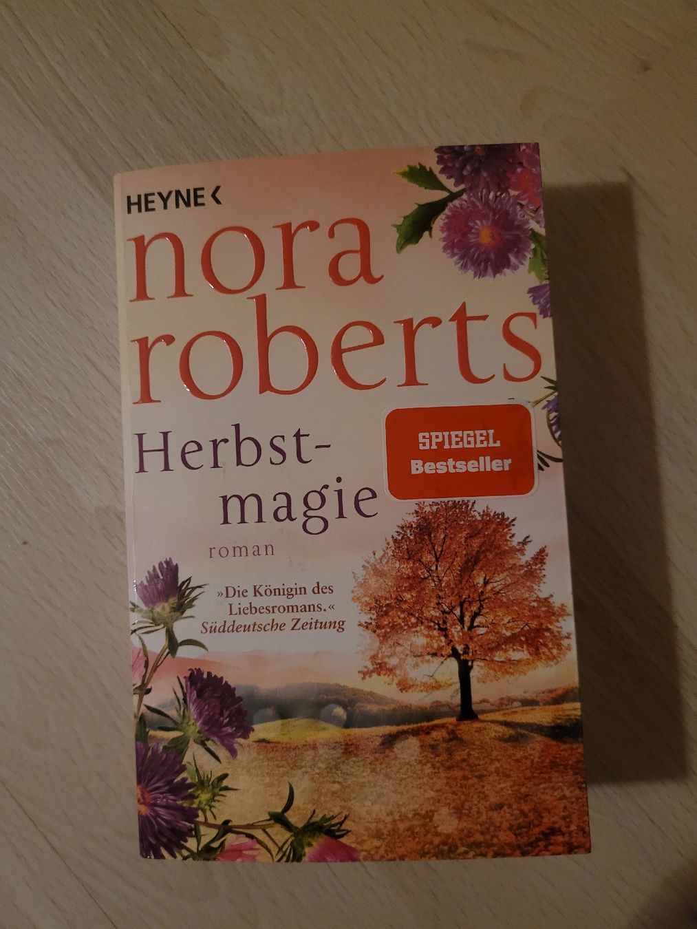 Libri: Nora Roberts Herbstmagie – Usato da Perlen venduto da Safari_23