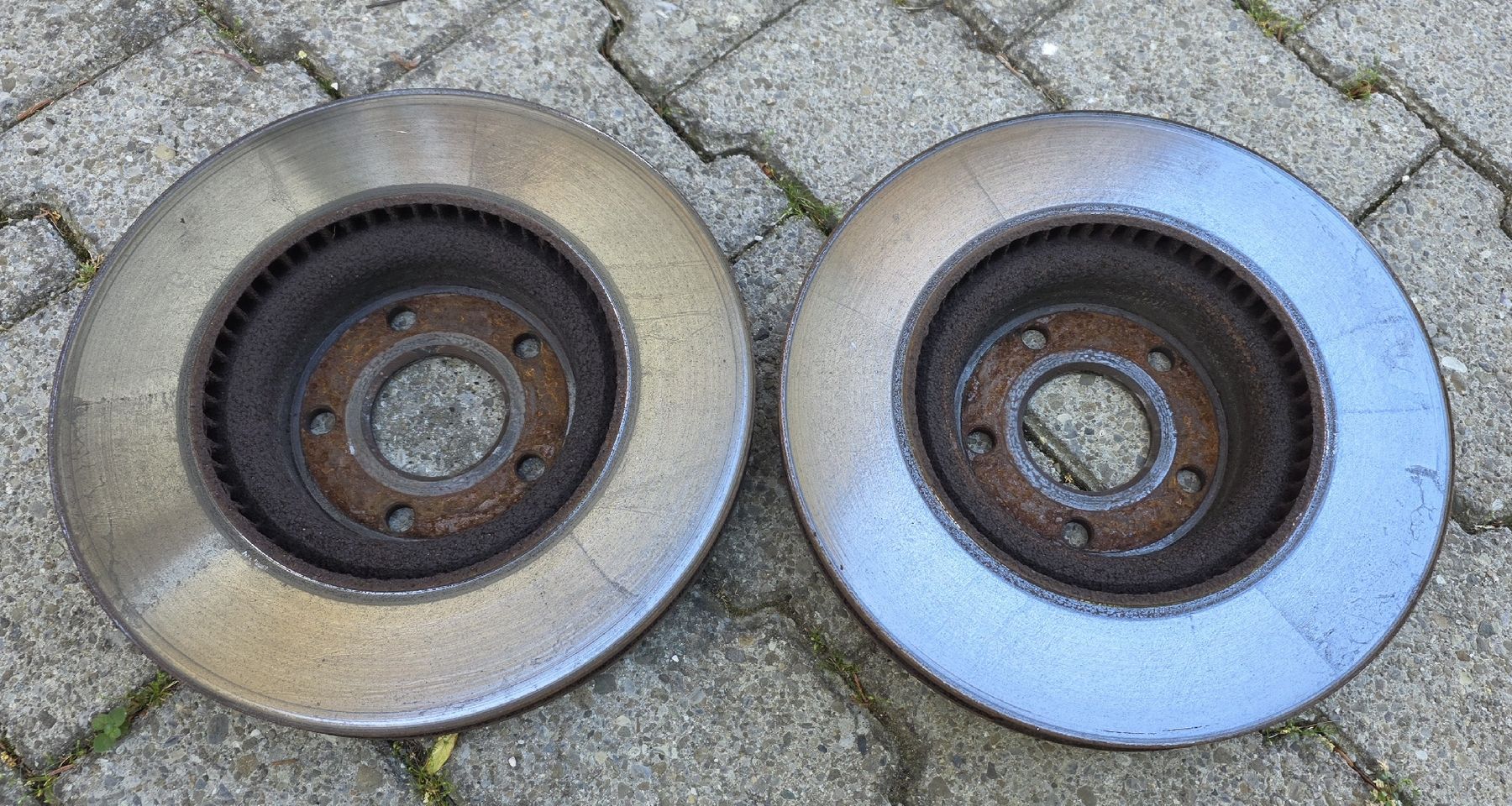 Ford Tutti pezzi di ricambio auto: Bremsscheiben-Set Ford Focus IV – Usato da Heimenhausen venduto da rovermini 1