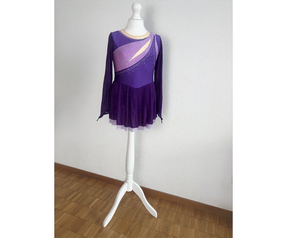 Vestiti & Gonne: Eiskunstlauf Eislauf Kürkleid 10 / 134-140 neu mit Etikett – Nuovo (secondo la descrizione) da Zürich venduto da tedundthea